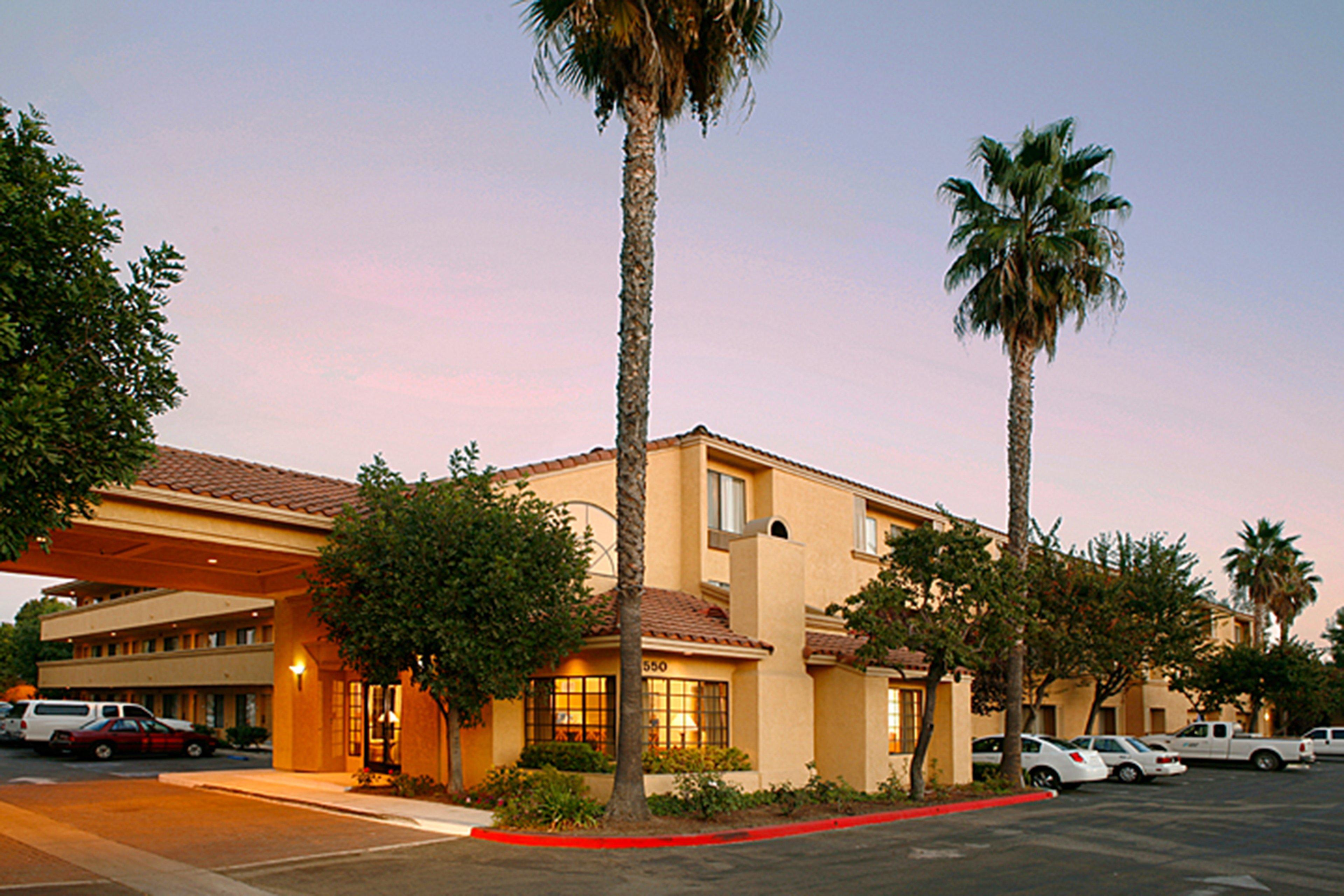 Holiday Inn Express Simi Valley By Ihg Exterior photo