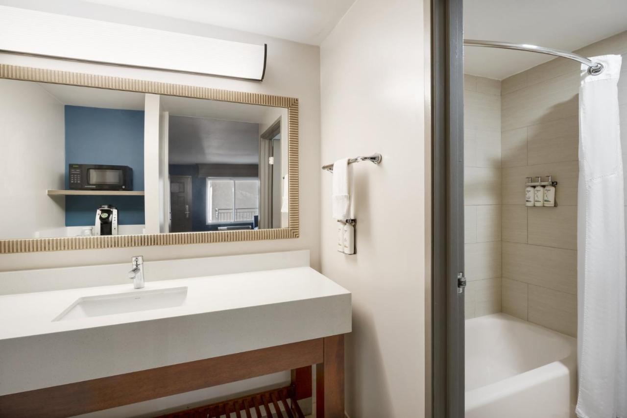 Holiday Inn Express Simi Valley By Ihg Exterior photo