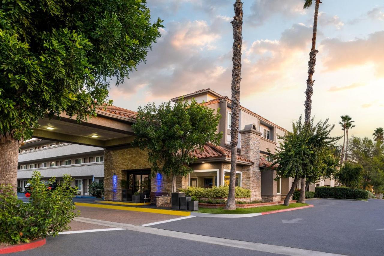 Holiday Inn Express Simi Valley By Ihg Exterior photo