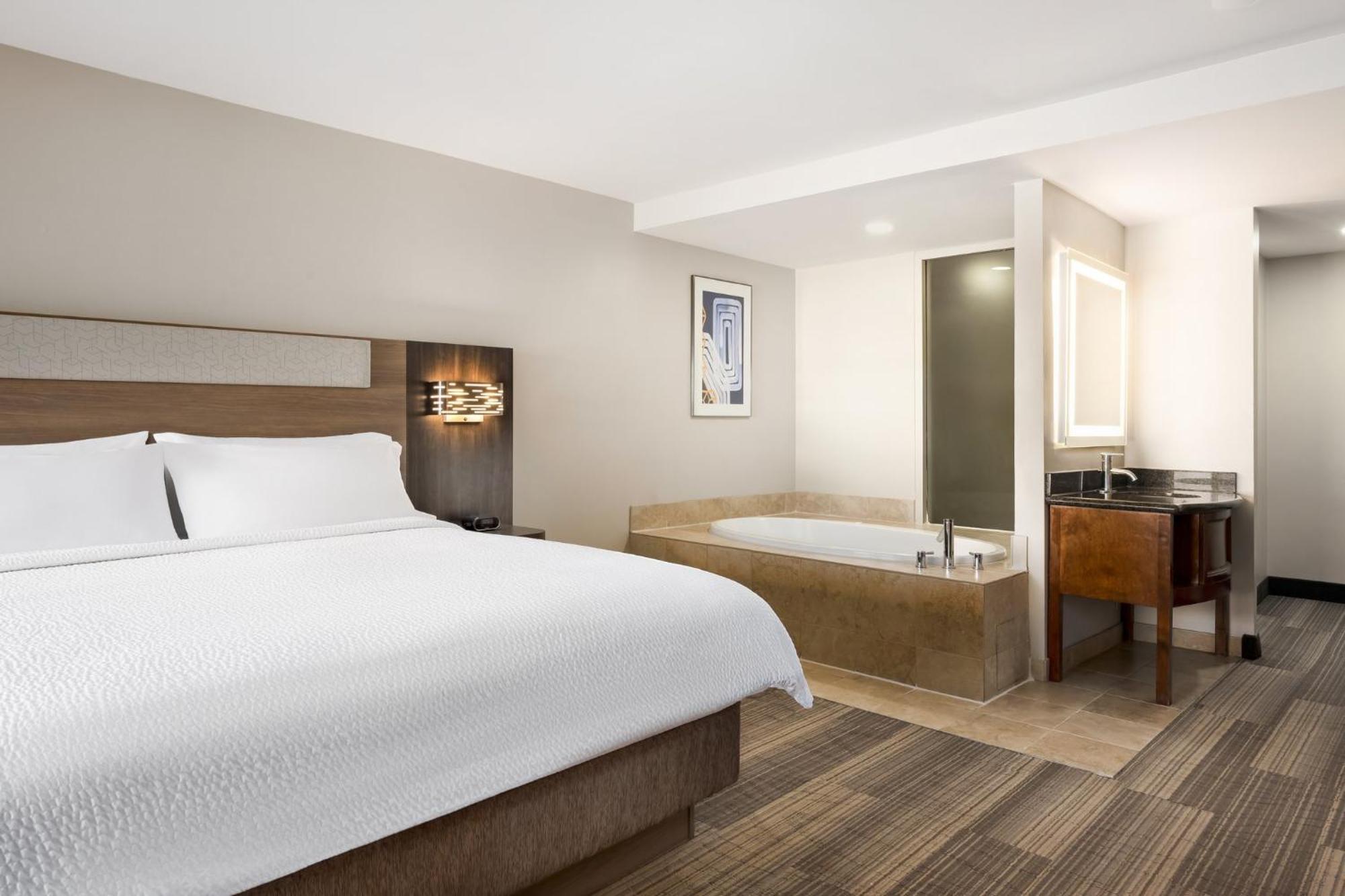 Holiday Inn Express Simi Valley By Ihg Exterior photo