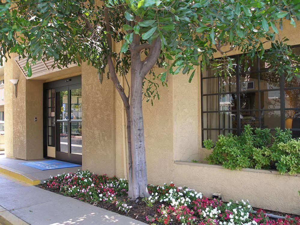 Holiday Inn Express Simi Valley By Ihg Exterior photo