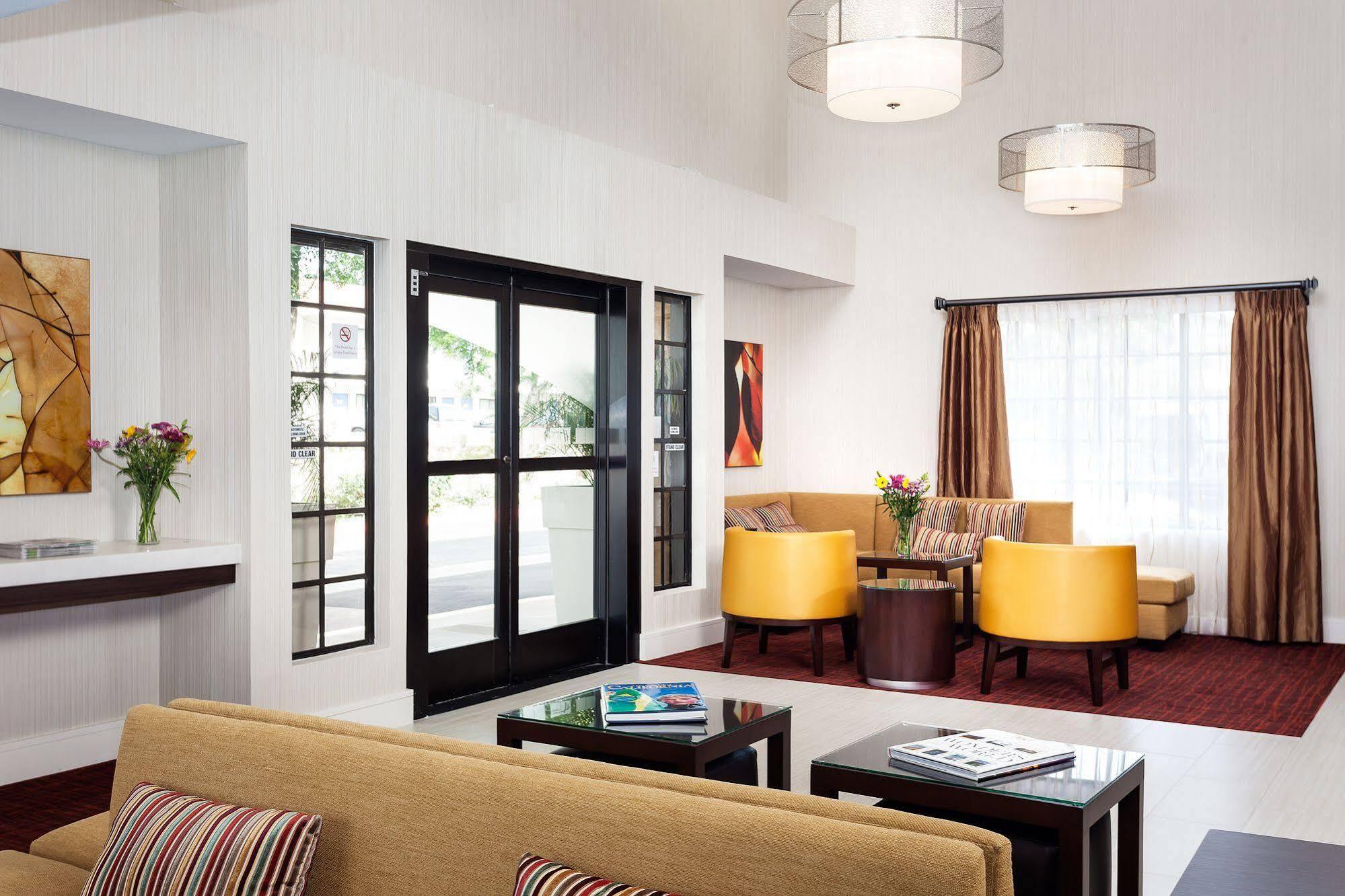 Holiday Inn Express Simi Valley By Ihg Exterior photo