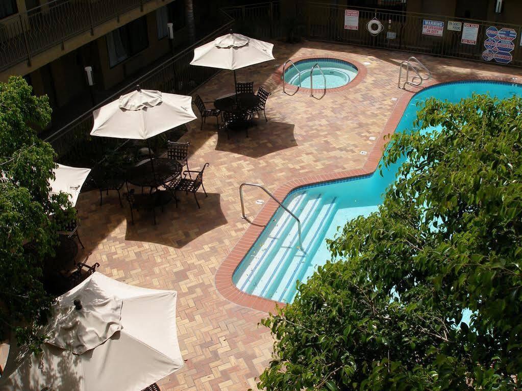 Holiday Inn Express Simi Valley By Ihg Exterior photo