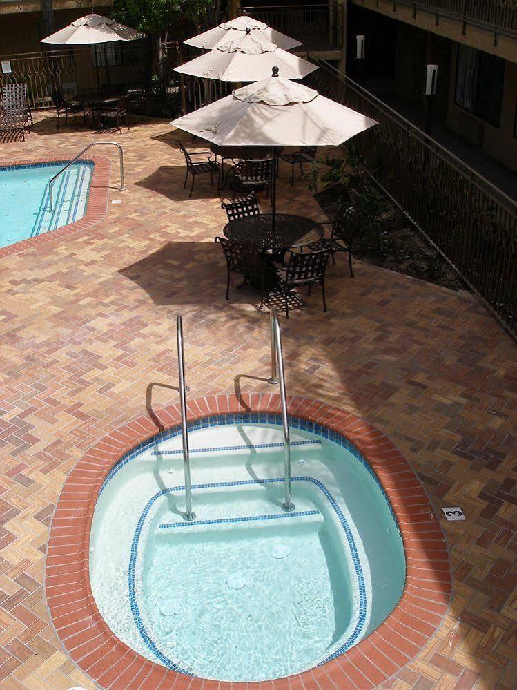 Holiday Inn Express Simi Valley By Ihg Exterior photo